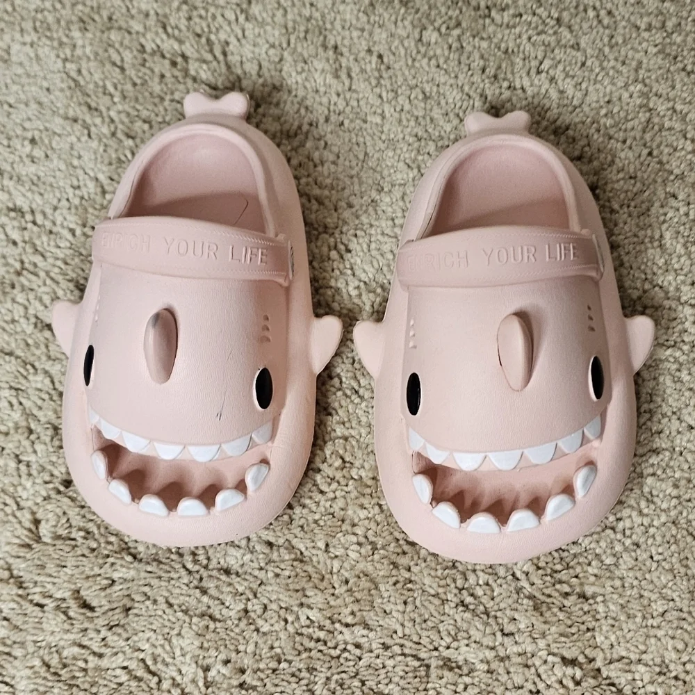 EVA Non-Slip  Girls Croc Shark Slides with Straps Size 160 16cm